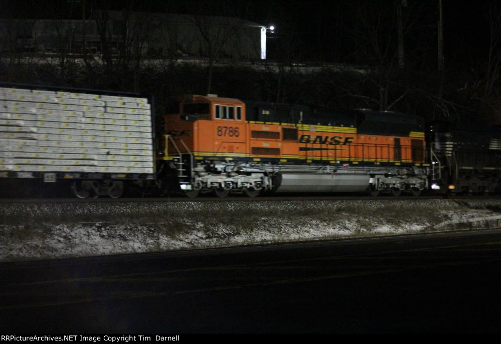 BNSF 8786 on W-10